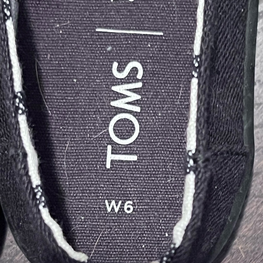 Toms - Picture 2 of 3
